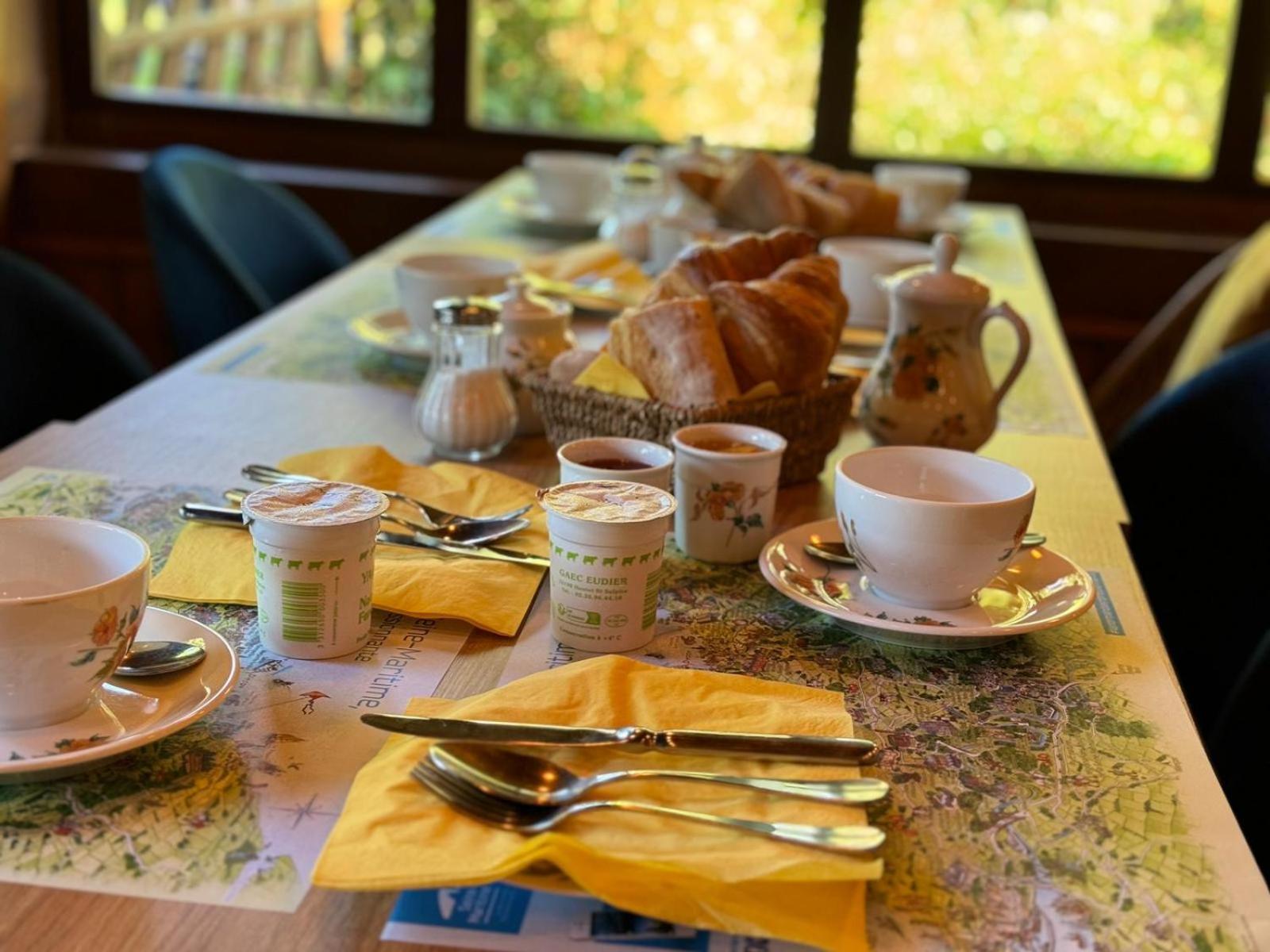 Saint-Clair-sur-les-Monts Auberge Du Val Au Cesne מראה חיצוני תמונה